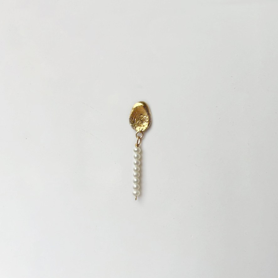 JM PEARL STUD EARRINGS