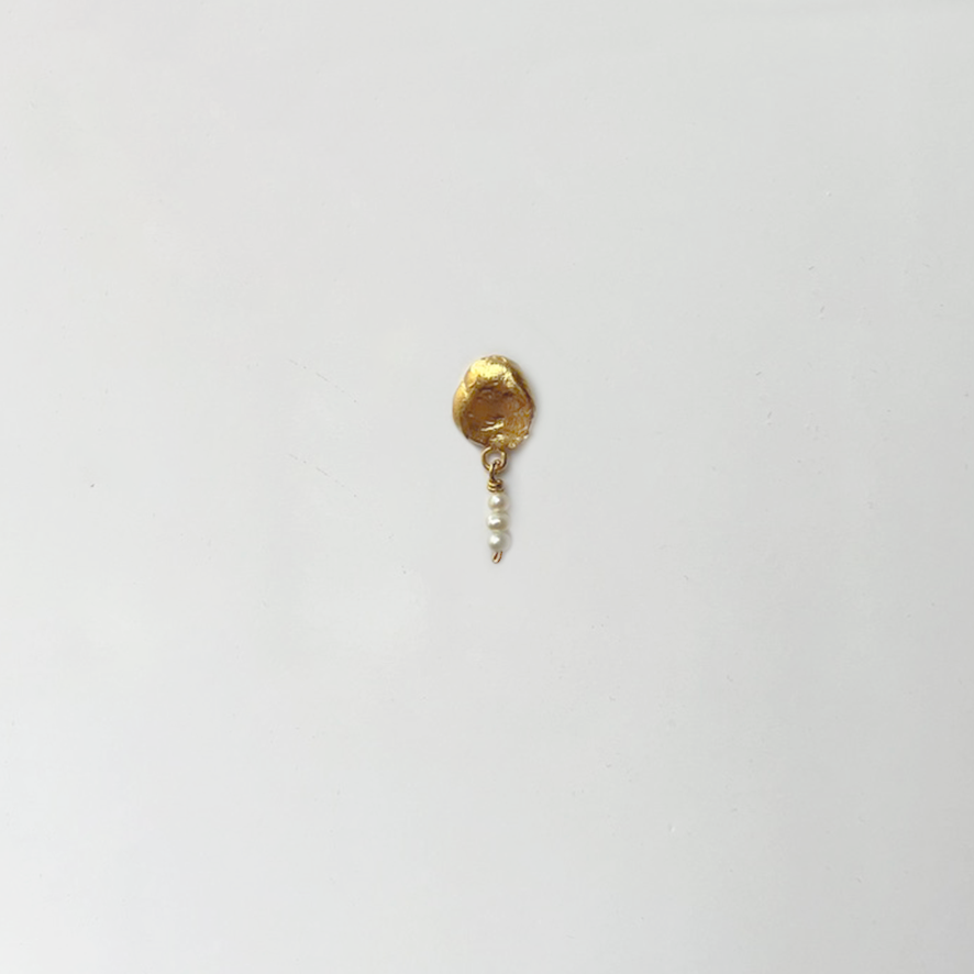 JM PEARL STUD EARRINGS