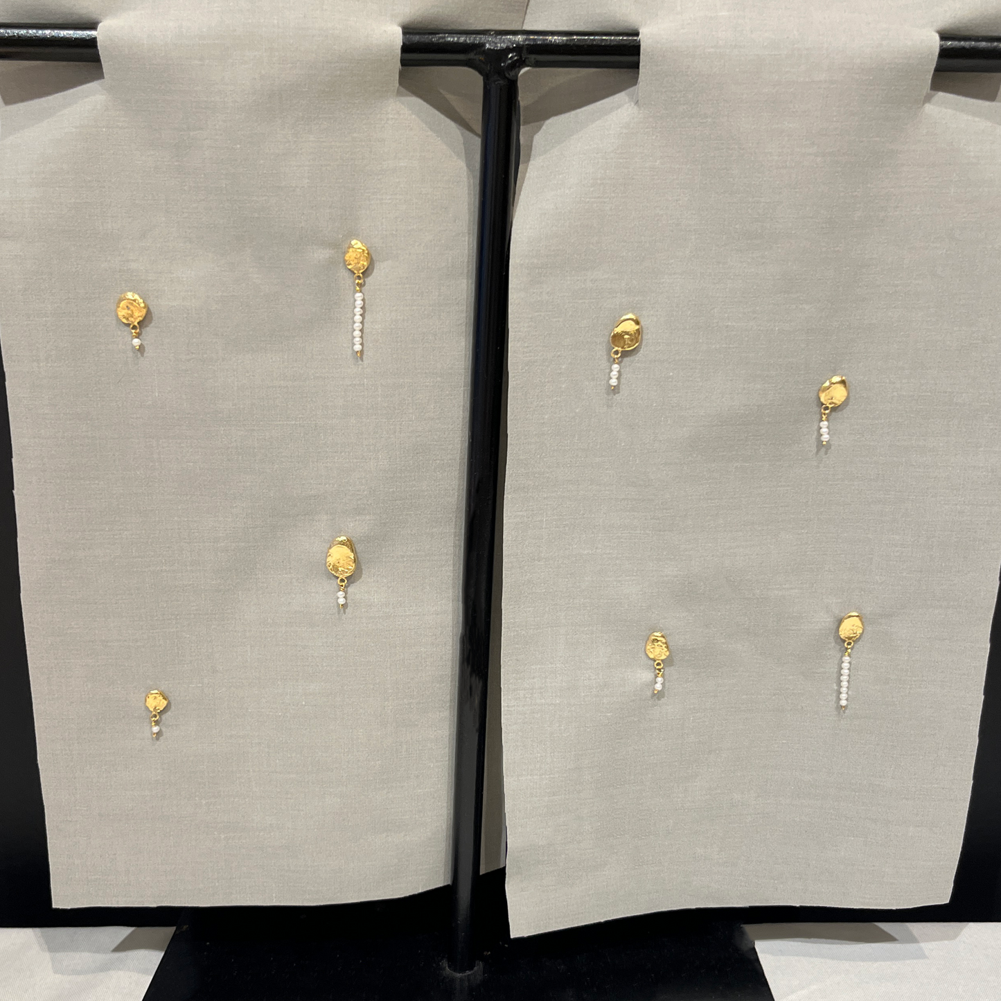 JM PEARL STUD EARRINGS